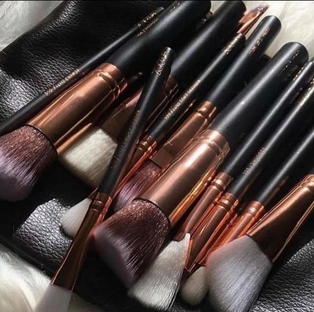 "Zoeva Luxe 15 Brush Set – Master Makeup with Supremely Soft, Fluffy Tools"